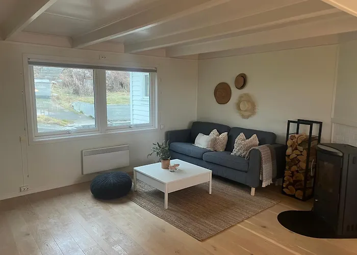 Idyllisk Perle Ved Sjoen! Сasa de vacaciones Froya (Vestland)